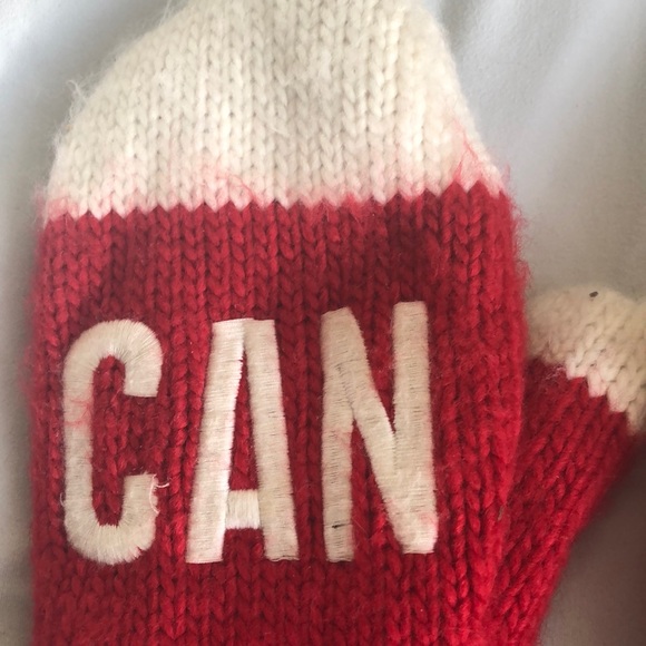 Hudson Bay Red Mittens - Picture 4 of 6